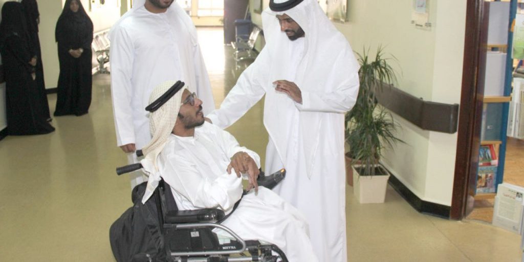 الشيخ محمد بن حم يزور مركز العين للتاهيل1