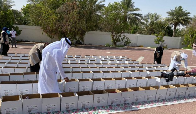 برعاية محمد بن حم.. فريق عونك يا وطن يقدم هدايا العيد للأيتام بمناسبة "يوم زايد للعمل الإنساني"